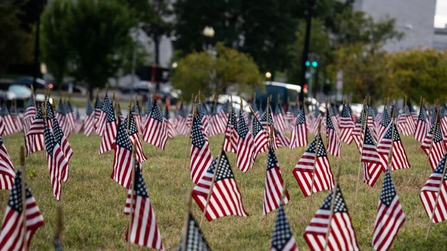 US Flag Unfurled Off Pentagon to Mark Sept. 11 Anniversary