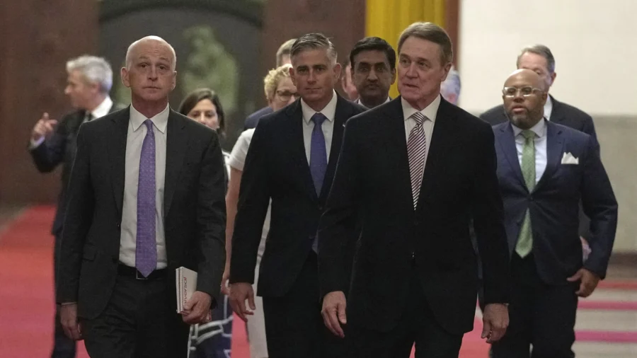 US Lawmakers Push for Military Communication, Trade Talks in Rare Trip to China