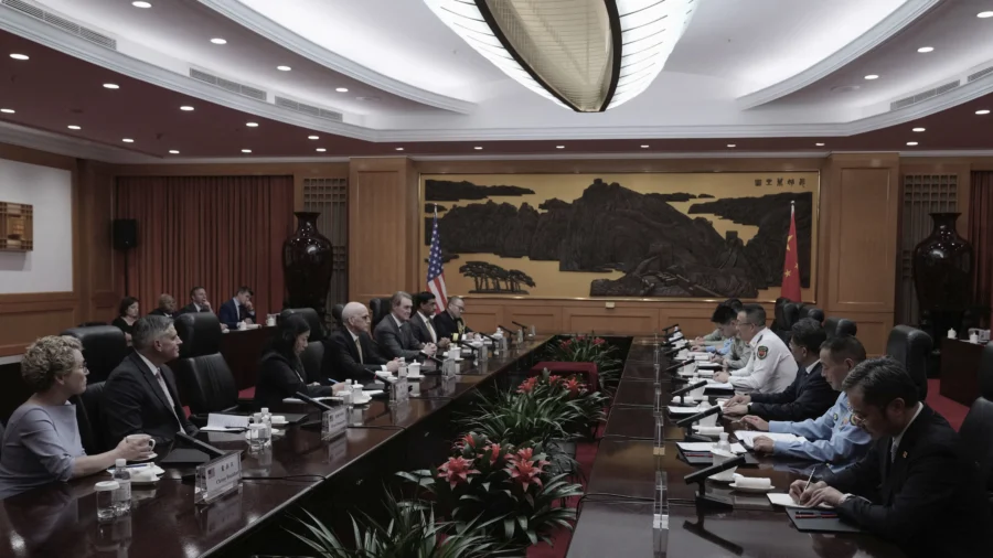 US Lawmakers Meet With China’s Defense Minister