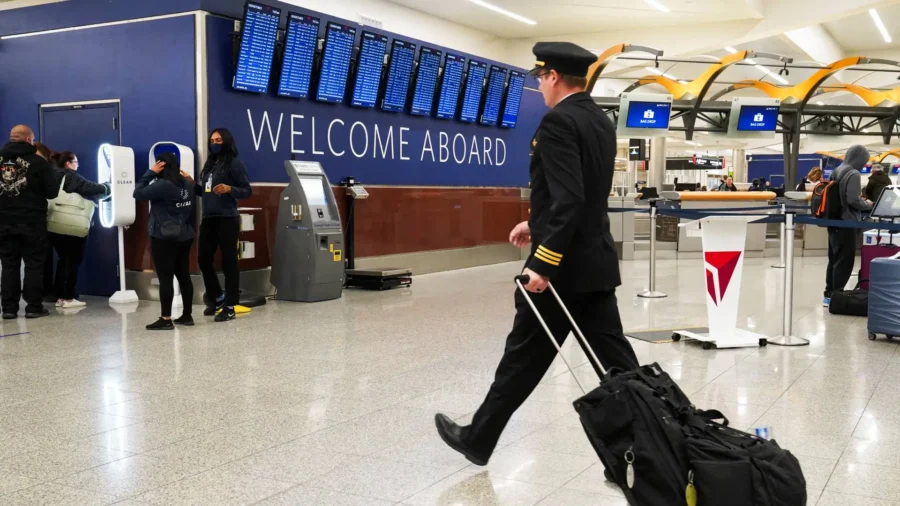 Senate Committee Pushes for Pilots to Keep Flying Until 67