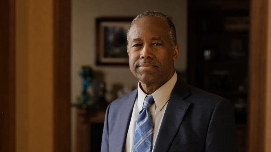 Trump to Award Ben Carson With America’s Highest Civilian Honor