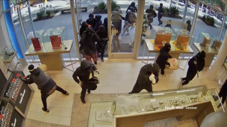 3 Charged in California Jewelry Store Heist Involving More Than 20 Robbers