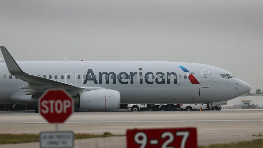 Flights Delayed for Third Day as Government Shutdown Continues