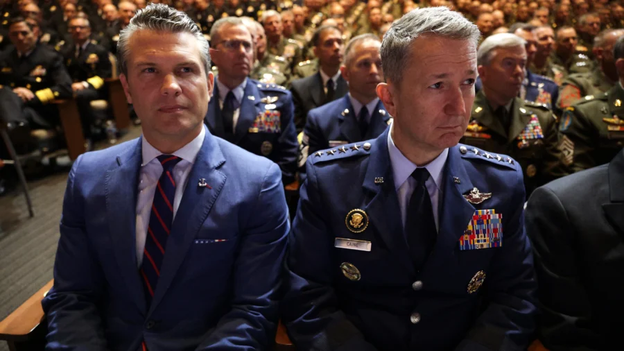 Trump, Hegseth Address Senior US Military Leaders
