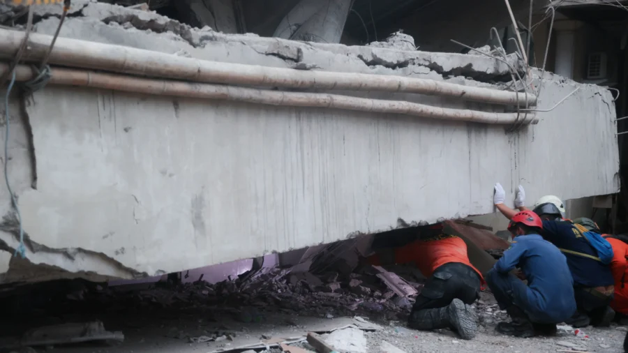 Indonesian Rescue Workers 'Racing Against Time' in Search for Dozens in Rubble of Collapsed School