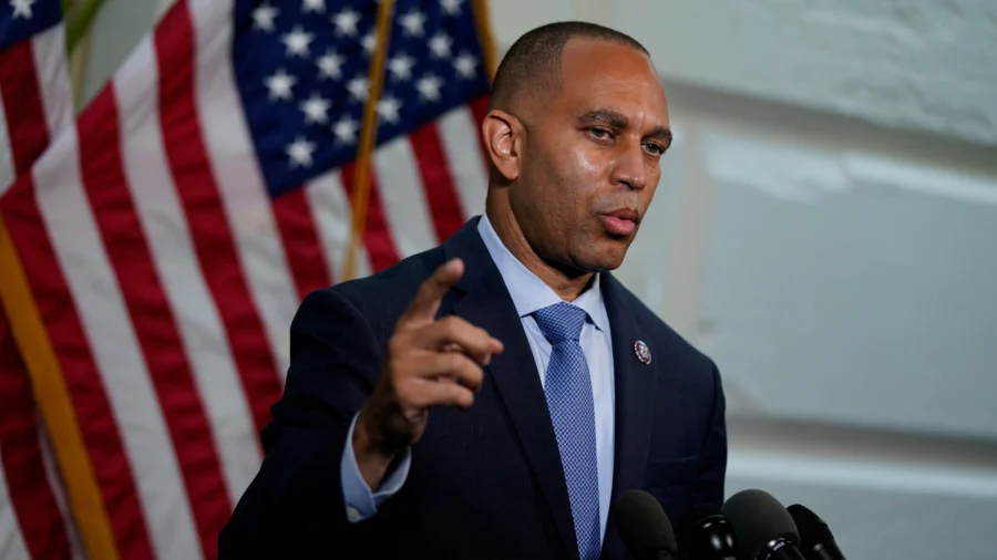 House Democratic Leadership Holds Press Conference (Oct. 1)