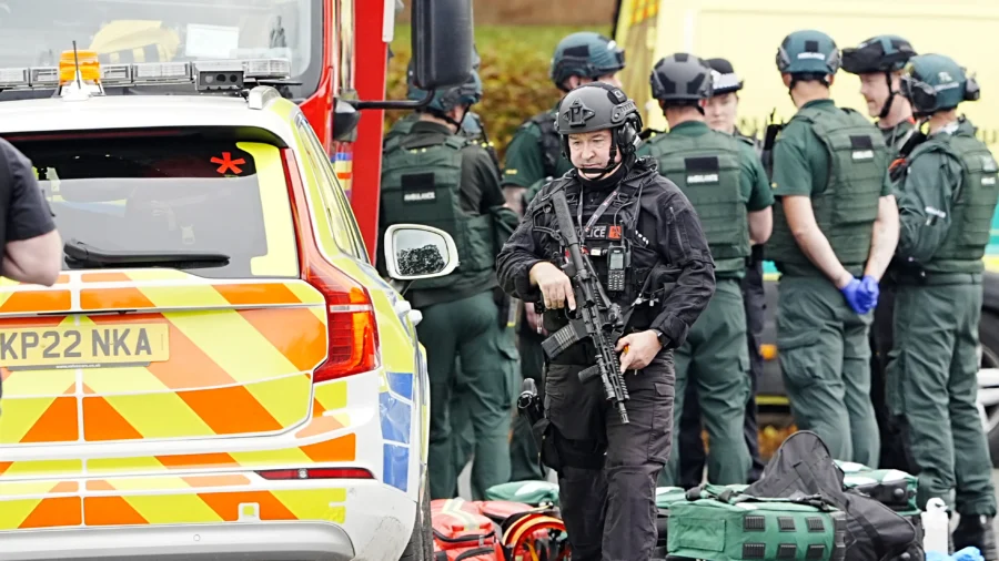 Police Cordon Near Manchester Synagogue Where 4 Are Injured in Suspected Attack