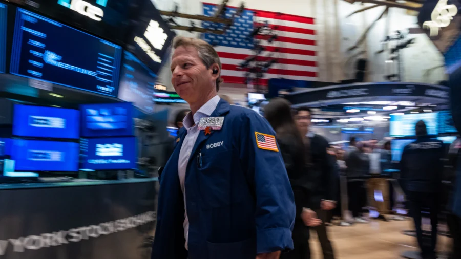 Stocks Rise on Rate-Cut Hopes Amid Government Shutdown