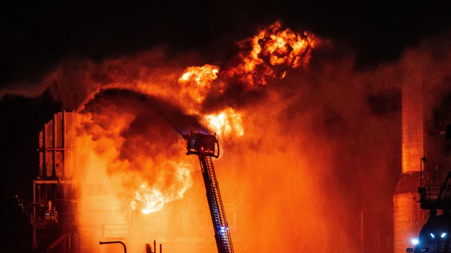 Fire Contained at Chevron Refinery in Southern California