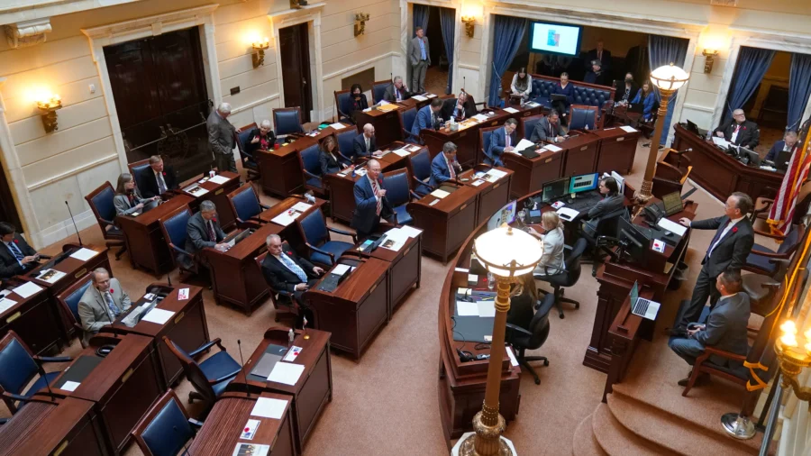 Senate Resumes Voting on Government Funding Bills