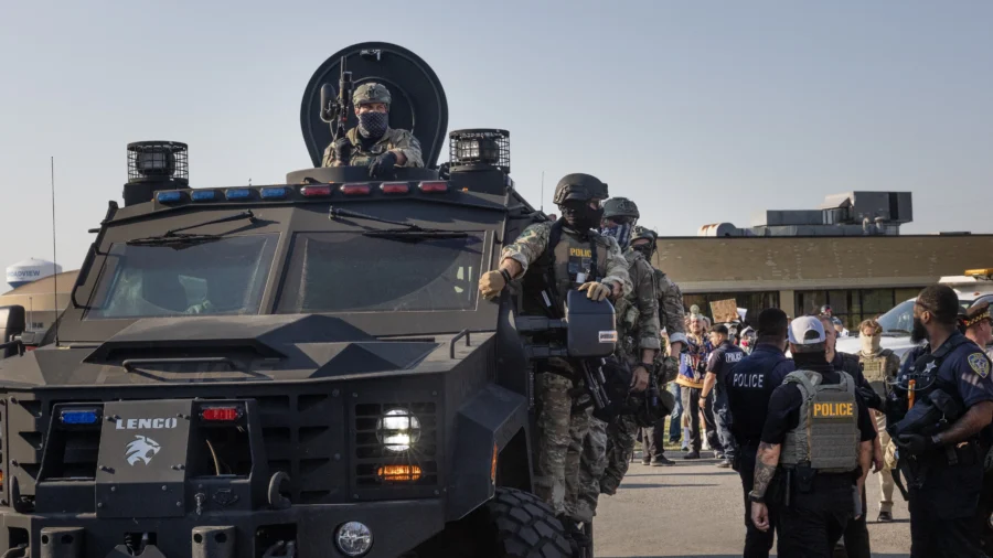 Trump: Attackers of ICE Agents Will Face 'Very Severe' Consequences