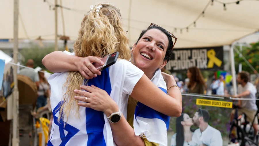Israelis, Palestinians Welcome Trump Peace Deal