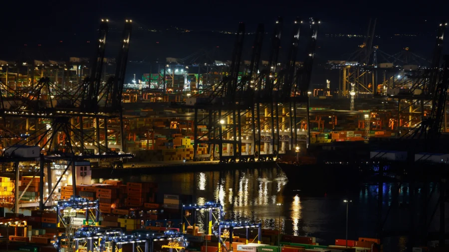 China Retaliates Against US Port Fees With Additional Charges on American Ships
