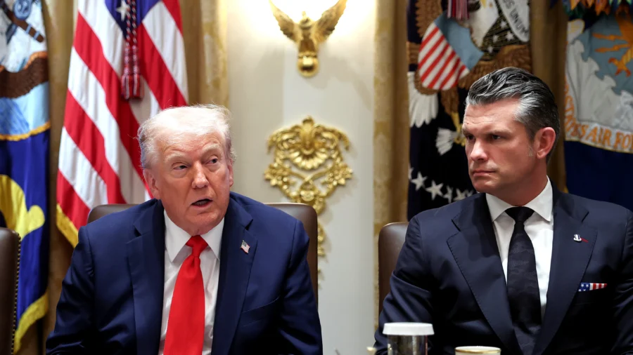 Trump Directs Pentagon to Pay Troops During Government Shutdown