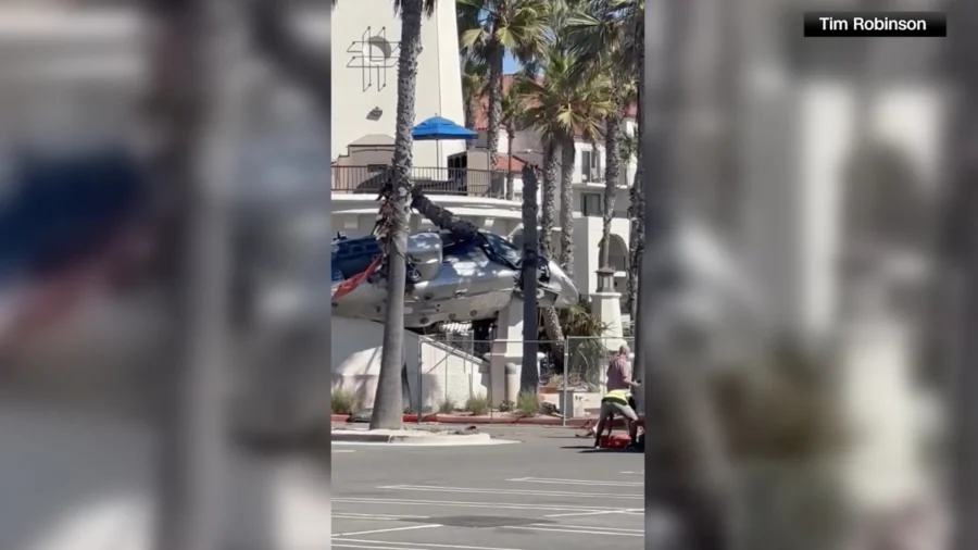 Helicopter Crashes at Southern California Beach, Injuring 5