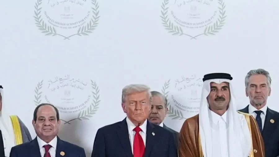Trump, World Leaders Pose for Group Photo at Gaza Peace Summit