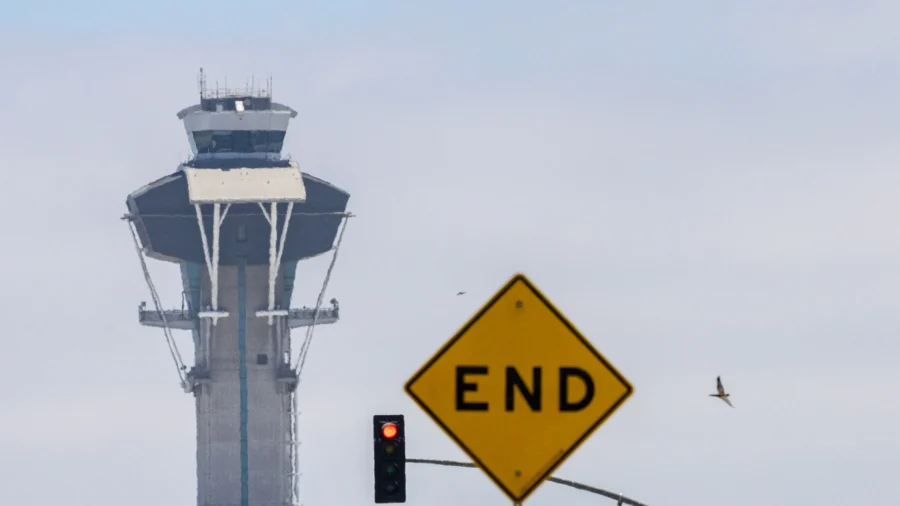 Flights to Los Angeles International Airport Halted Due to Air Traffic Controller Shortage