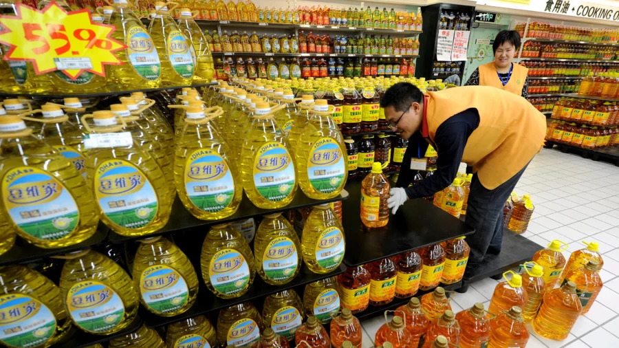 Trump Threatens to Cut Cooking Oil, Other Trade With China Over Soybean Purchases