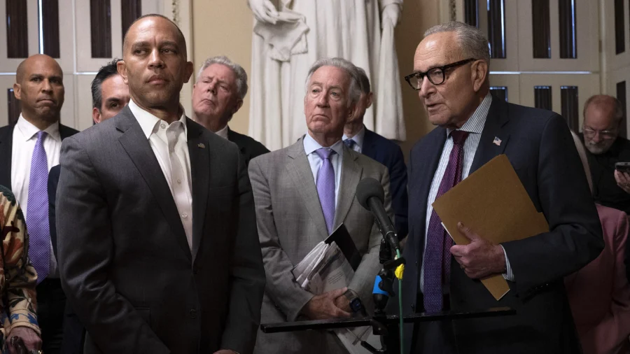 House Democrats Meet Privately on Government Shutdown