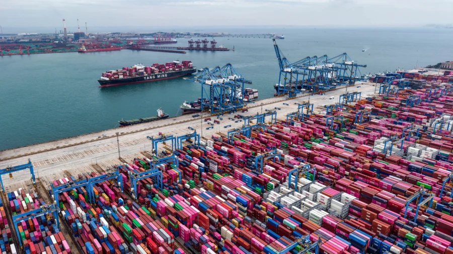 US, China Edge Closer to Trade War