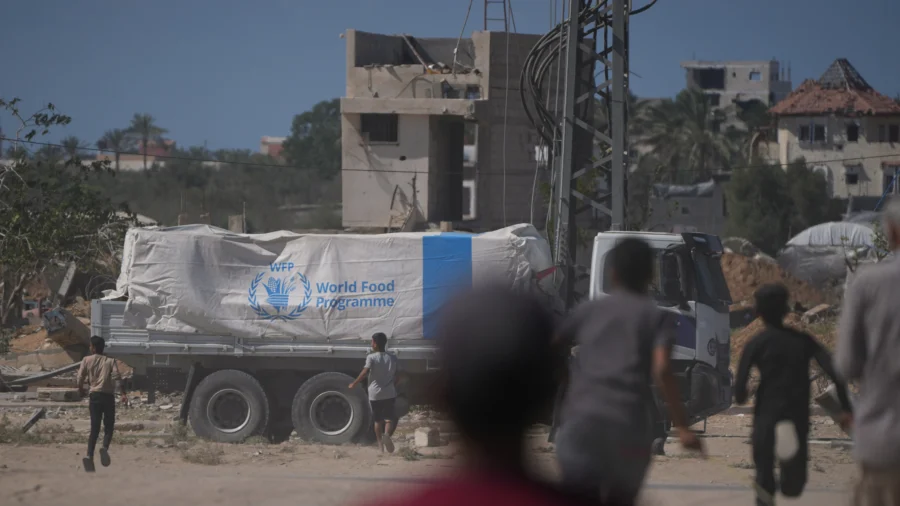 Convoy of 400 Trucks Carrying Aid Enters Gaza