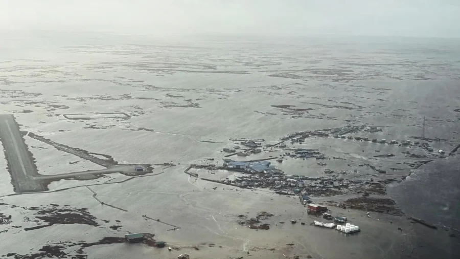 Alaska Airlifting Hundreds From Storm-Devastated Coastal Villages | NTD