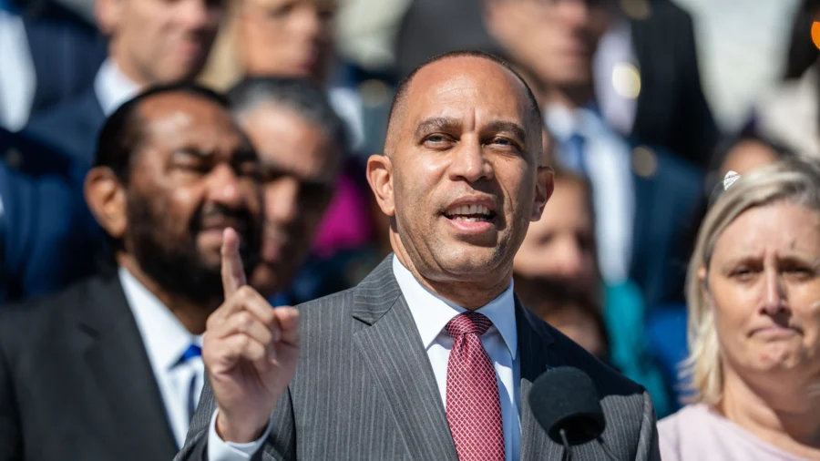 Jeffries and Schumer Hold Joint Press Conference on Government Shutdown
