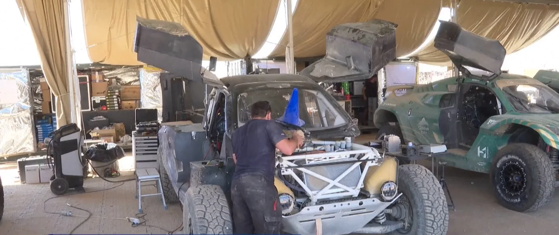 Hydrogen Cars Race Across the Deserts of Saudi Arabia