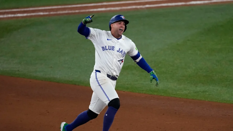 Springer's Homer Sends Blue Jays Into World Series With 4–3 Win Over Mariners in Game 7 of ALCS