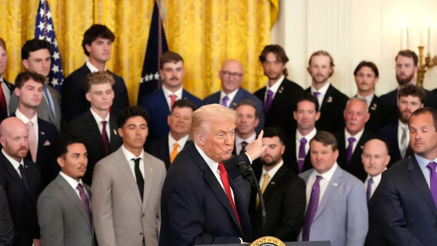 Trump Honors 2025 College Baseball Champs LSU and LSU-Shreveport