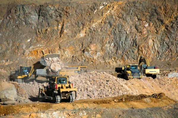 UK Moves to Cut Reliance on China's Rare Earths | NTD