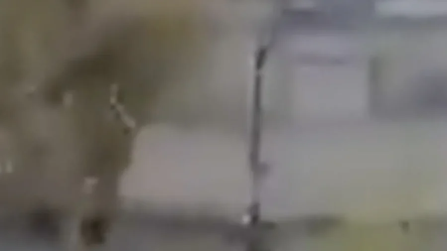 New Video Shows Thieves Escaping the Louvre