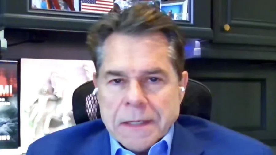 Analyst: World Split Between Communism and Freedom—US Only Now Waking Up