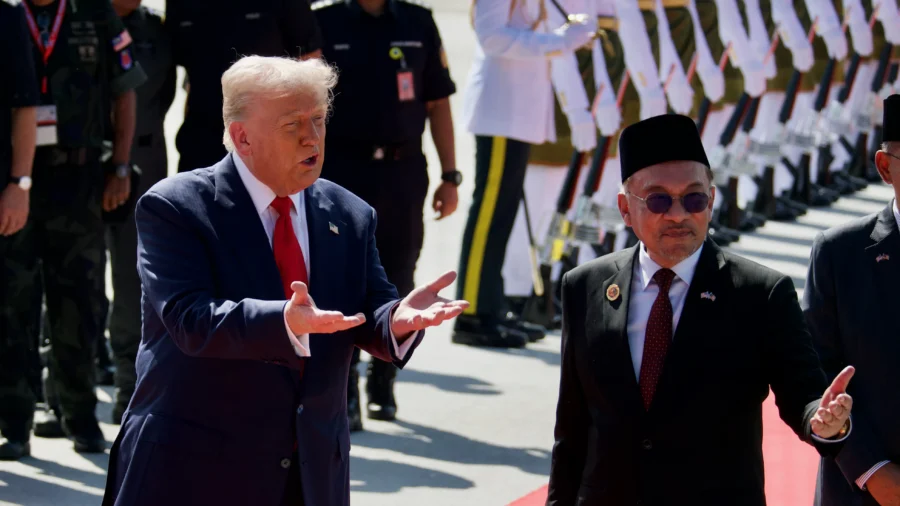 Trump Arrives in Malaysia in 1st Stop of Multi-City Asia Visit