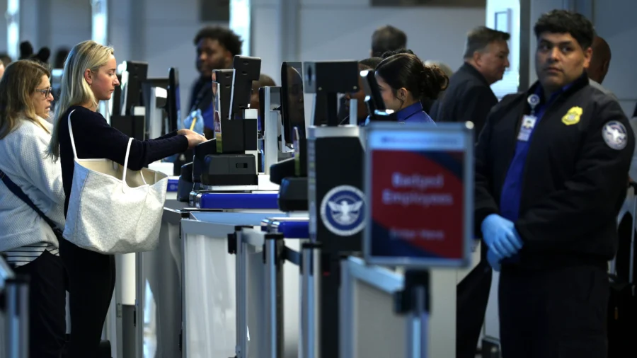 $10,000 Bonuses Given to TSA Staff Who Worked On During Government Shutdown