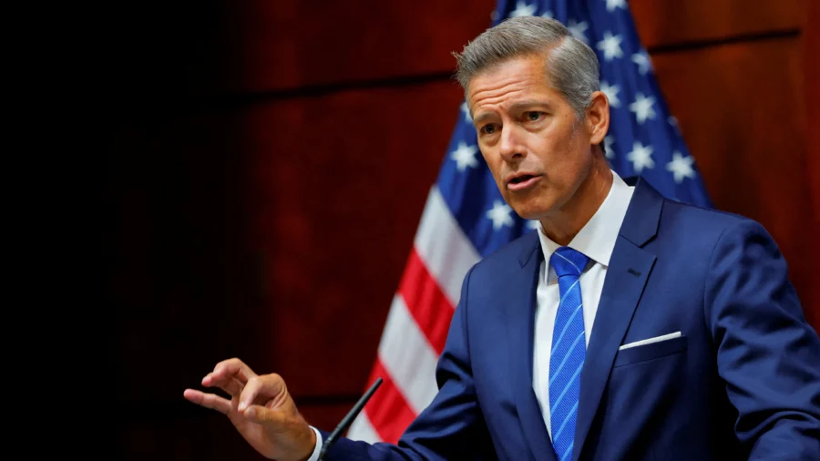 Transportation Secretary Holds Press Conference on Shutdown Impact at LaGuardia Airport