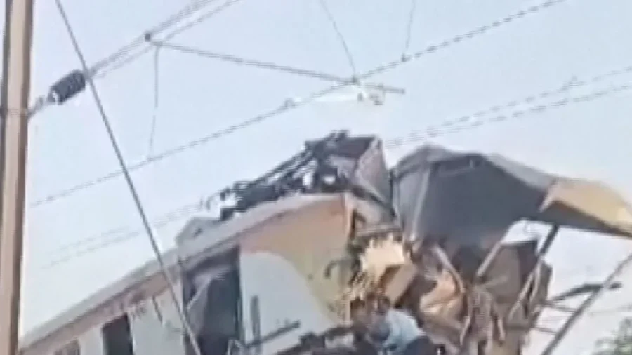 India Train Accident Kills at Least 4, Rescue Operations Underway