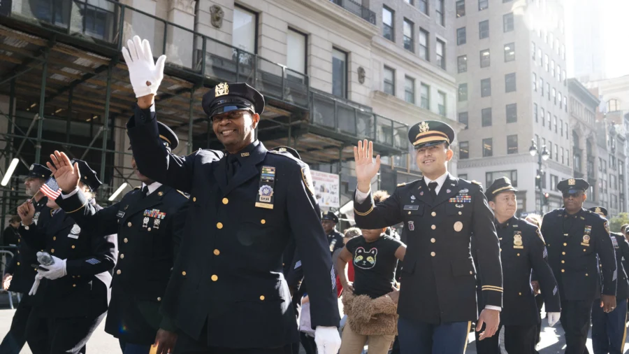National Veterans Parade Held in Washington to Honor US Service Members