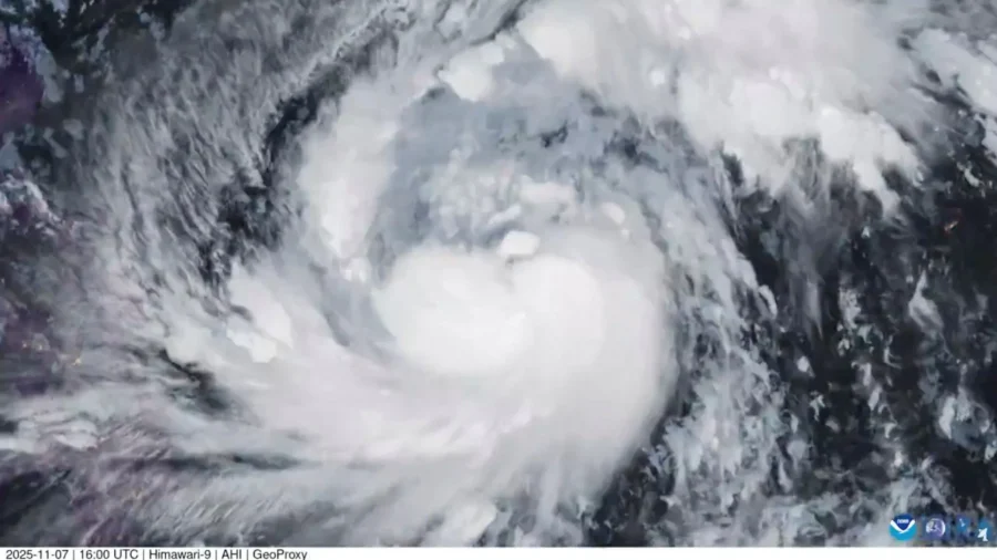Super Typhoon Fung-Wong Slams Into Philippines, 2 Dead