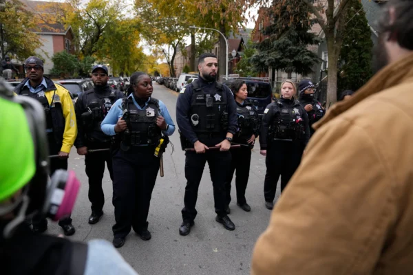 Manhunt Underway for Alleged Shooter Who Fired at ICE Agents in Chicago ...