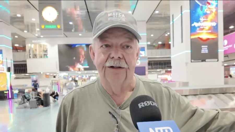 Las Vegas Travelers React to Government Shutdown