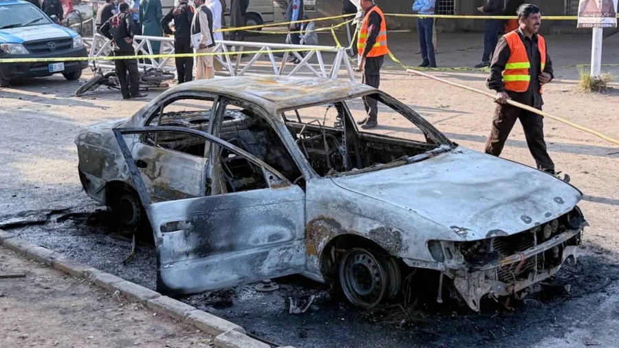 Suicide Bomber in Pakistan Kills at Least 12, Injures 27