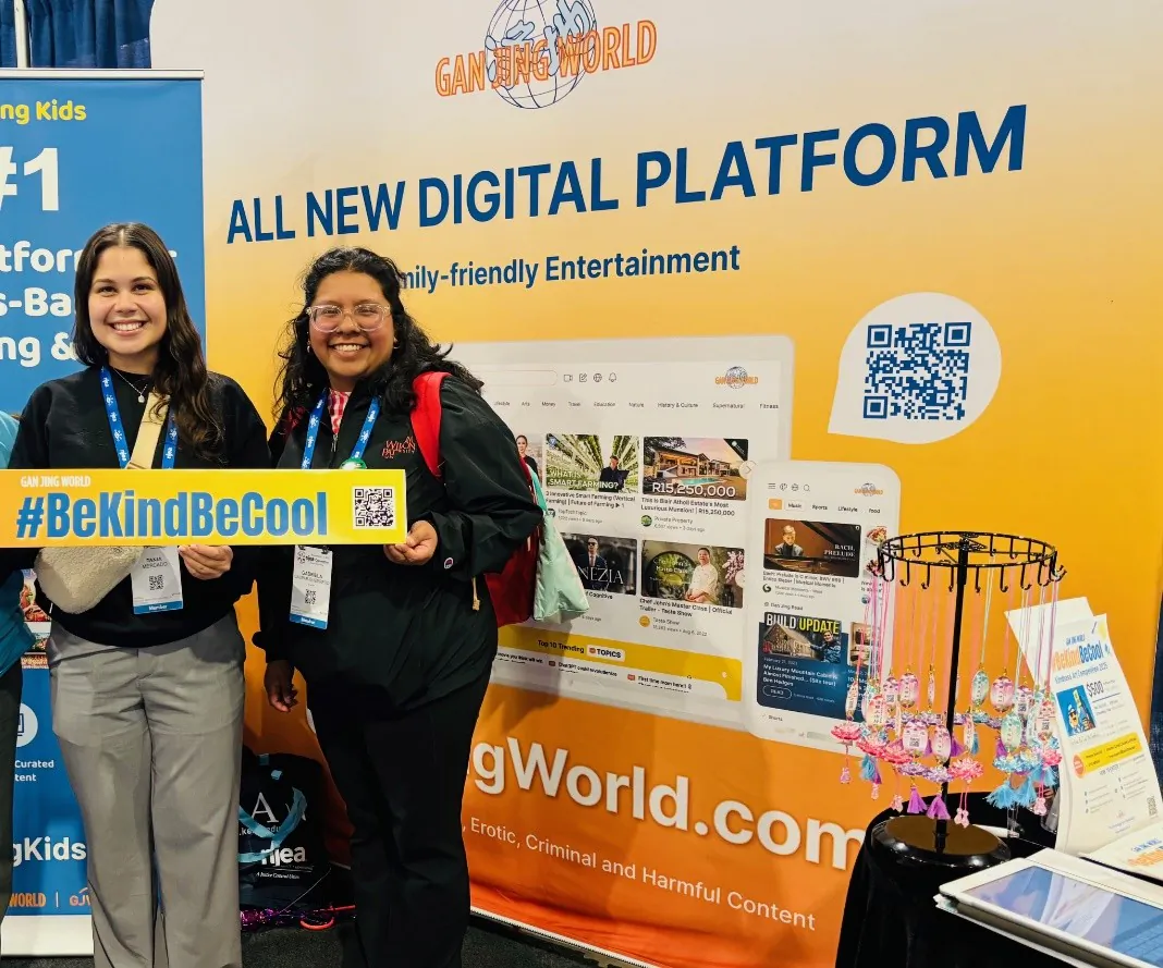 Tania from Rosewood Elementary (L) and Gaby, a teacher from Clinton Public School, visit Gan Jing World's booth at the 2025 New Jersey Education Association Convention. (NTD)