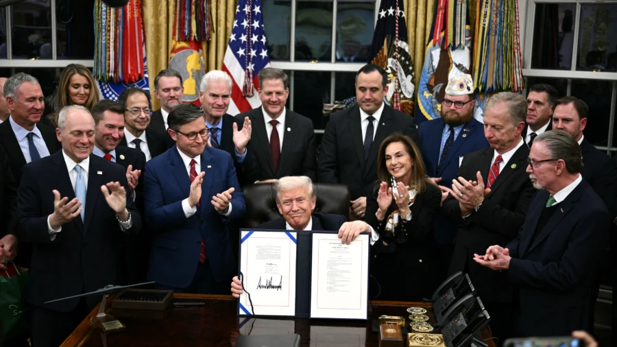 Trump Signs Bill to Reopen Government, Ending Record-Long Government Shutdown