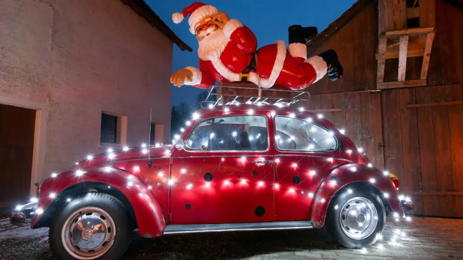 New York Prohibits Drivers From Displaying Christmas Lights