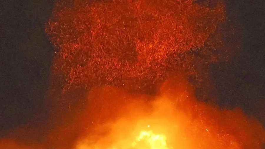 Video: Fire Engulfs Residential Area of Japan's Oita City