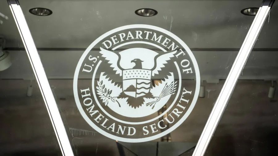 Judge Temporarily Blocks Ending of Protected Status for Syrians