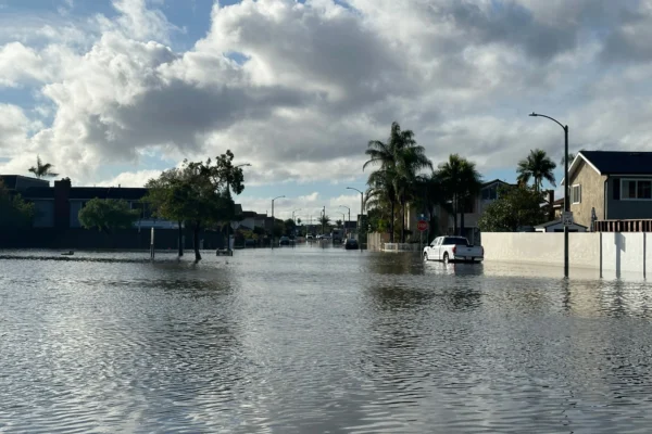 Torrential Rains Return to Southern California, Prompting Flash Flood  Warnings Before Moving East