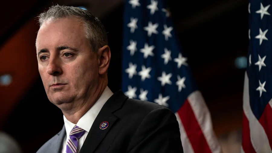 As US Leaders Pursue Peace Deal, Lawmakers Advance New Sanctions on Moscow