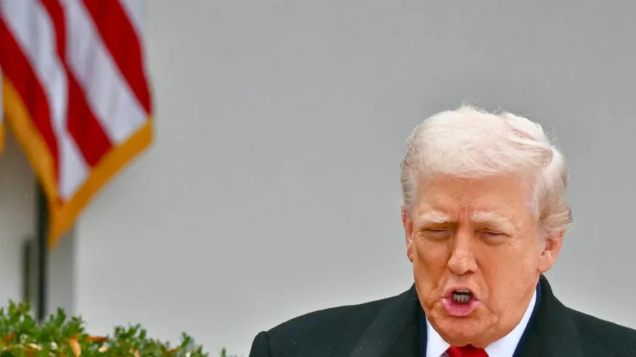 Trump Pardons Turkeys at White House